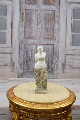  Venus de Milo i Marmor: En Mysteriös Hyllning till Skönhet och Kraft!